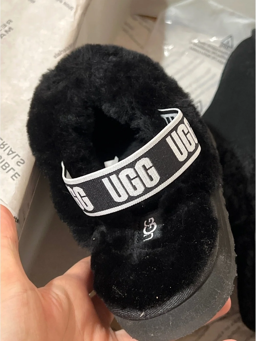 UGG Funkette Slippers in Suede black new authentic